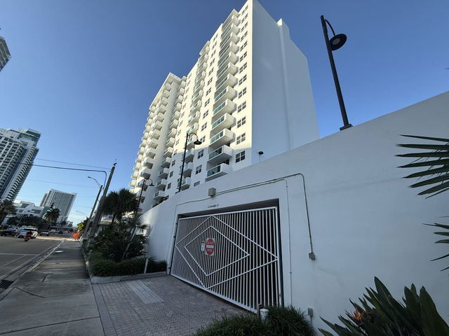 The Residences on Hollywood Beach  photo 2